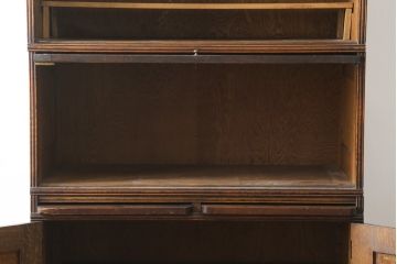 和製アンティーク　高級品!!　黒澤貞次郎　作業台付き　古い楢(ナラ)材のスライド扉　山葉(ヤマハ)家具風の上質なスタッキングブックケース(本棚、本箱、書棚、戸棚、収納棚、キャビネット)(R-083114)