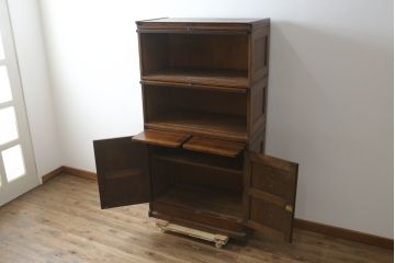 和製アンティーク　高級品!!　黒澤貞次郎　作業台付き　古い楢(ナラ)材のスライド扉　山葉(ヤマハ)家具風の上質なスタッキングブックケース(本棚、本箱、書棚、戸棚、収納棚、キャビネット)(R-083115)
