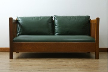 中古　美品!!　高級品　アメリカ　Stickley(スティックレー、スティックレイ)　オーク材　本革(レザー)　直線を基調とした縦格子が美しいデザインの2Pソファ　(R-083117)