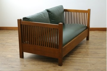 中古　美品!!　高級品　アメリカ　Stickley(スティックレー、スティックレイ)　オーク材　本革(レザー)　直線を基調とした縦格子が美しいデザインの2Pソファ　(R-083117)