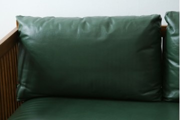中古　美品!!　高級品　アメリカ　Stickley(スティックレー、スティックレイ)　オーク材　本革(レザー)　直線を基調とした縦格子が美しいデザインの2Pソファ　(R-083117)