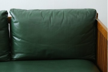 中古　美品!!　高級品　アメリカ　Stickley(スティックレー、スティックレイ)　オーク材　本革(レザー)　直線を基調とした縦格子が美しいデザインの2Pソファ　(R-083117)