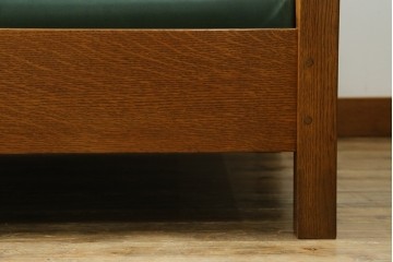 中古　美品!!　高級品　アメリカ　Stickley(スティックレー、スティックレイ)　オーク材　本革(レザー)　直線を基調とした縦格子が美しいデザインの2Pソファ　(R-083117)