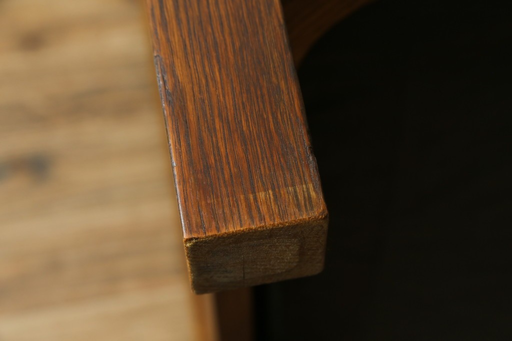 中古　美品!!　高級品　アメリカ　Stickley(スティックレー、スティックレイ)　オーク材　本革(レザー)　直線を基調とした縦格子が美しいデザインの2Pソファ　(R-083117)