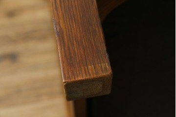 中古　美品!!　高級品　アメリカ　Stickley(スティックレー、スティックレイ)　オーク材　本革(レザー)　直線を基調とした縦格子が美しいデザインの2Pソファ　(R-083117)
