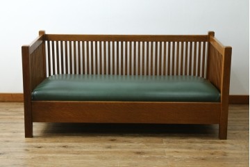 中古　美品!!　高級品　アメリカ　Stickley(スティックレー、スティックレイ)　オーク材　本革(レザー)　直線を基調とした縦格子が美しいデザインの2Pソファ　(R-083117)