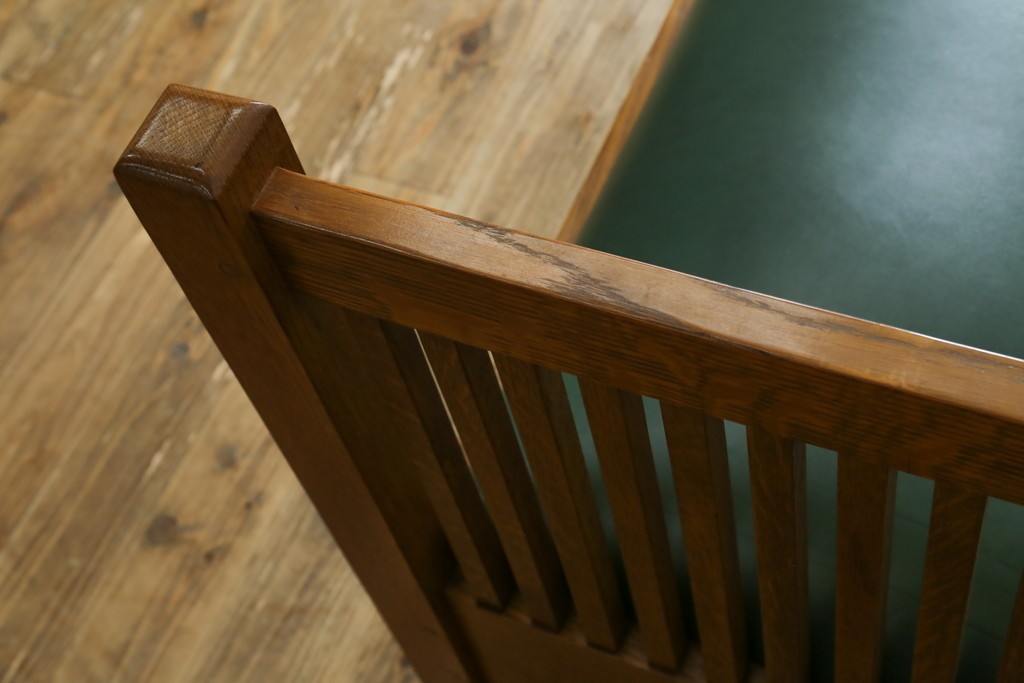 中古　美品!!　高級品　アメリカ　Stickley(スティックレー、スティックレイ)　オーク材　本革(レザー)　直線を基調とした縦格子が美しいデザインの2Pソファ　(R-083117)