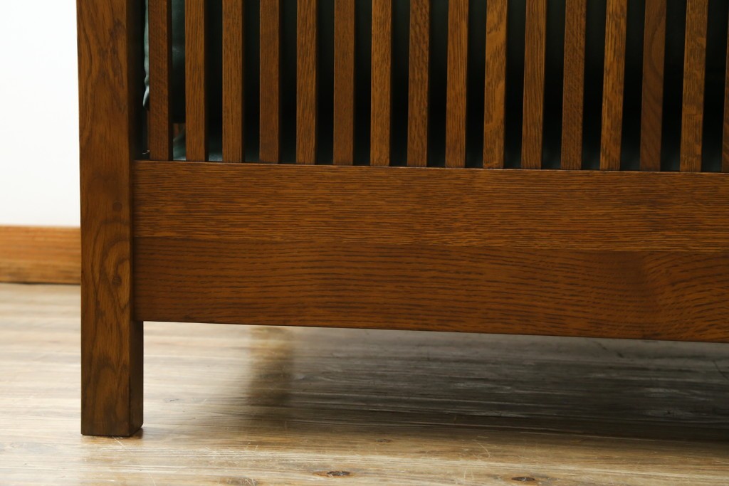 中古　美品!!　高級品　アメリカ　Stickley(スティックレー、スティックレイ)　オーク材　本革(レザー)　直線を基調とした縦格子が美しいデザインの2Pソファ　(R-083117)