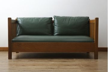 中古　美品!!　高級品　アメリカ　Stickley(スティックレー、スティックレイ)　オーク材　本革(レザー)　直線を基調とした縦格子が美しいデザインの2Pソファ(アームソファ、ラブソファ、二人掛け、2人掛け)(R-083117)