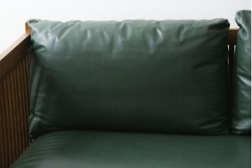中古　美品!!　高級品　アメリカ　Stickley(スティックレー、スティックレイ)　オーク材　本革(レザー)　直線を基調とした縦格子が美しいデザインの2Pソファ(アームソファ、ラブソファ、二人掛け、2人掛け)(R-083117)
