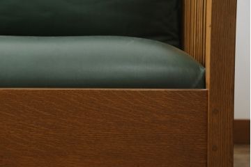 中古　美品!!　高級品　アメリカ　Stickley(スティックレー、スティックレイ)　オーク材　本革(レザー)　直線を基調とした縦格子が美しいデザインの2Pソファ(アームソファ、ラブソファ、二人掛け、2人掛け)(R-083117)
