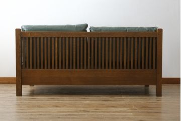 中古　美品!!　高級品　アメリカ　Stickley(スティックレー、スティックレイ)　オーク材　本革(レザー)　直線を基調とした縦格子が美しいデザインの2Pソファ(アームソファ、ラブソファ、二人掛け、2人掛け)(R-083117)