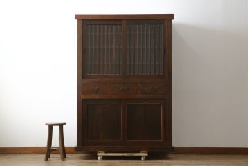 中古　超美品!!　三面欅(ケヤキ)材　格子戸　職人技が光る頑丈で丁寧な作りの水屋箪笥(キャビネット、食器棚、カップボード、収納棚、戸棚)(R-083120)