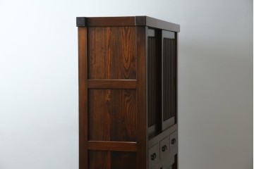 中古　超美品!!　三面欅(ケヤキ)材　格子戸　職人技が光る頑丈で丁寧な作りの水屋箪笥(キャビネット、食器棚、カップボード、収納棚、戸棚)(R-083120)