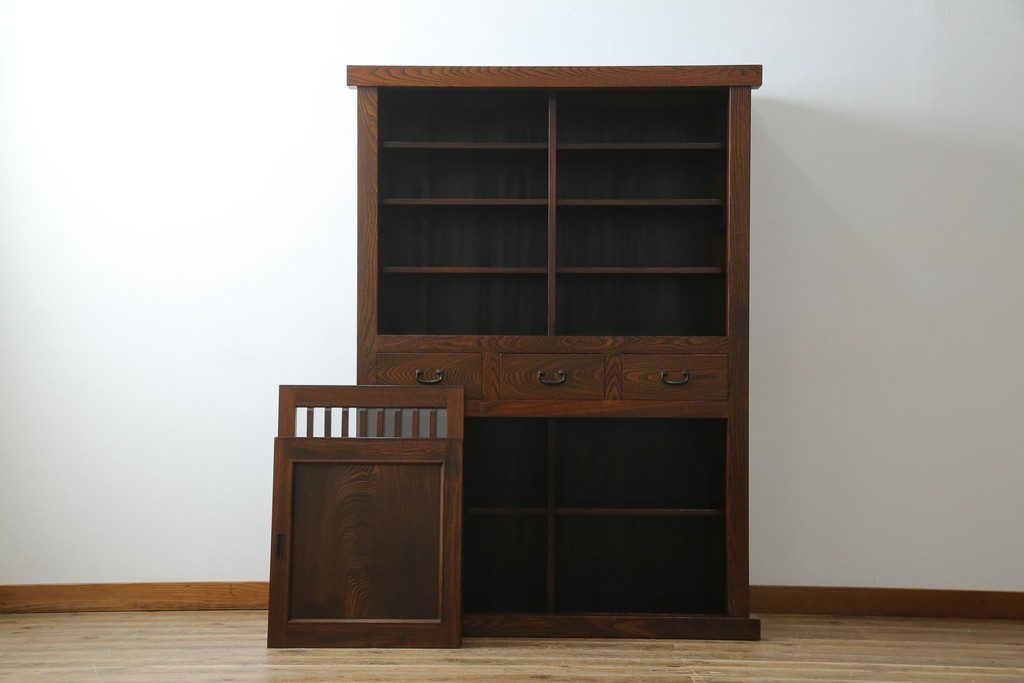 中古　超美品!!　三面欅(ケヤキ)材　格子戸　職人技が光る頑丈で丁寧な作りの水屋箪笥(キャビネット、食器棚、カップボード、収納棚、戸棚)(R-083120)