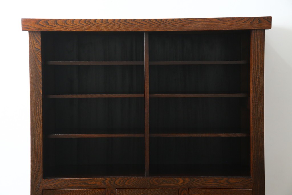 中古　超美品!!　三面欅(ケヤキ)材　格子戸　職人技が光る頑丈で丁寧な作りの水屋箪笥(キャビネット、食器棚、カップボード、収納棚、戸棚)(R-083120)