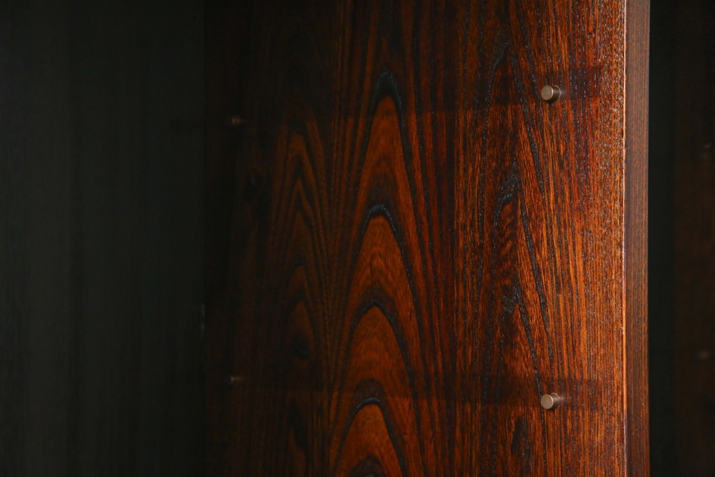 中古　超美品!!　三面欅(ケヤキ)材　格子戸　職人技が光る頑丈で丁寧な作りの水屋箪笥(キャビネット、食器棚、カップボード、収納棚、戸棚)(R-083120)