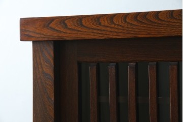 中古　超美品!!　三面欅(ケヤキ)材　格子戸　職人技が光る頑丈で丁寧な作りの水屋箪笥(キャビネット、食器棚、カップボード、収納棚、戸棚)(R-083120)