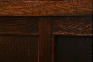 中古　超美品!!　三面欅(ケヤキ)材　格子戸　職人技が光る頑丈で丁寧な作りの水屋箪笥(キャビネット、食器棚、カップボード、収納棚、戸棚)(R-083120)