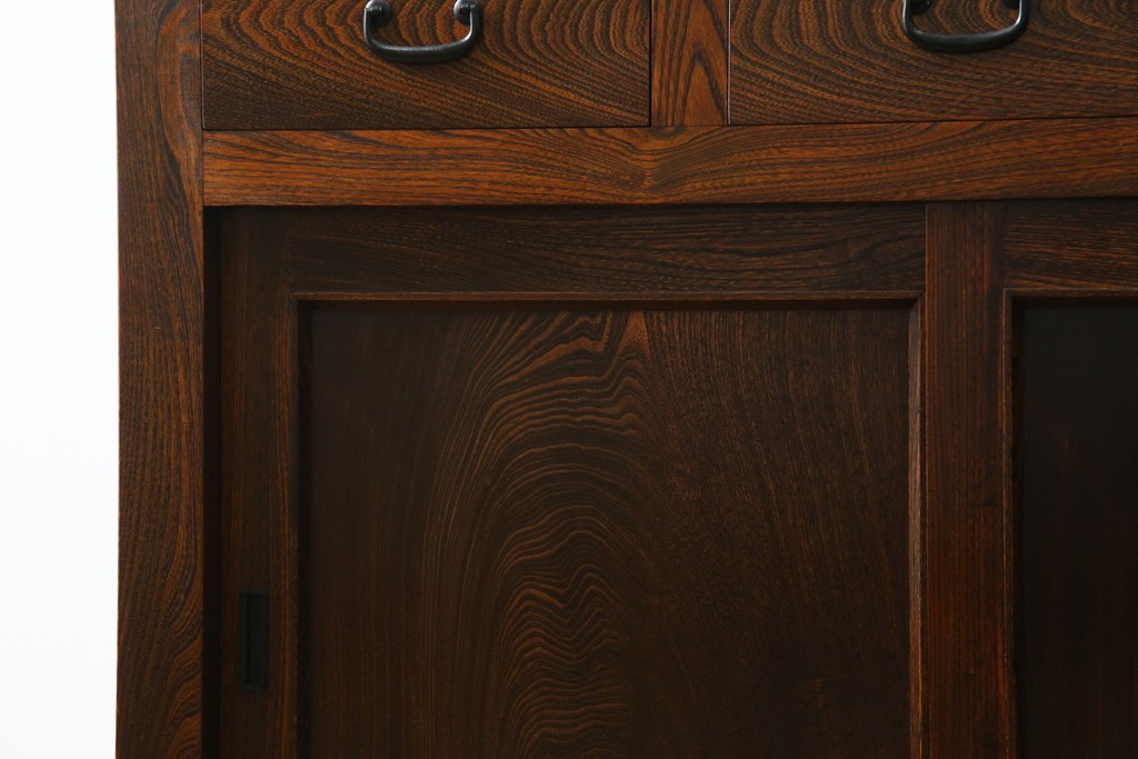 中古　超美品!!　三面欅(ケヤキ)材　格子戸　職人技が光る頑丈で丁寧な作りの水屋箪笥(キャビネット、食器棚、カップボード、収納棚、戸棚)(R-083120)