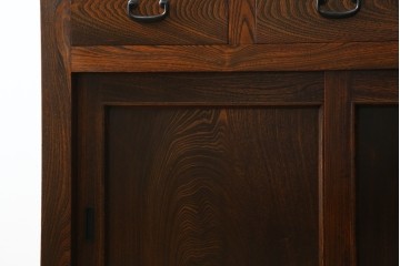 中古　超美品!!　三面欅(ケヤキ)材　格子戸　職人技が光る頑丈で丁寧な作りの水屋箪笥(キャビネット、食器棚、カップボード、収納棚、戸棚)(R-083120)