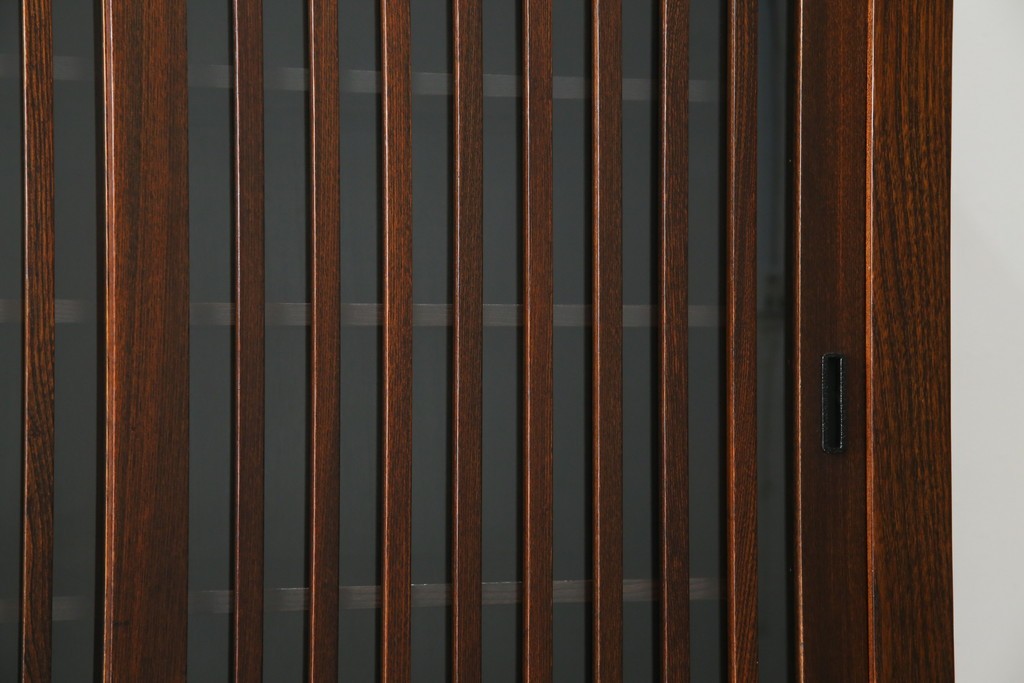 中古　超美品!!　三面欅(ケヤキ)材　格子戸　職人技が光る頑丈で丁寧な作りの水屋箪笥(キャビネット、食器棚、カップボード、収納棚、戸棚)(R-083120)