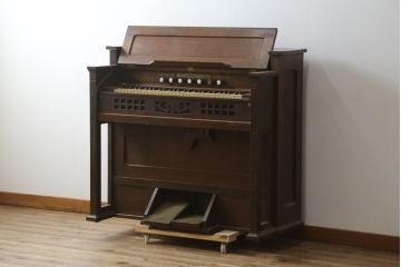 ジャンク品　和製アンティーク　昭和初期　YAMAHA(山葉・ヤマハ)　クラシカルなデザインが目を引く上質な楢(ナラ)材のオルガン(オブジェ、ディスプレイ)(R-083123)