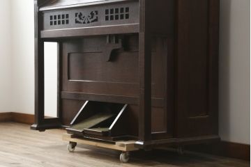 ジャンク品　和製アンティーク　昭和初期　YAMAHA(山葉・ヤマハ)　クラシカルなデザインが目を引く上質な楢(ナラ)材のオルガン(オブジェ、ディスプレイ)(R-083123)
