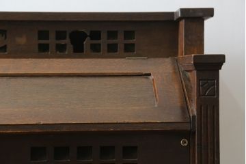 ジャンク品　和製アンティーク　昭和初期　YAMAHA(山葉・ヤマハ)　クラシカルなデザインが目を引く上質な楢(ナラ)材のオルガン(オブジェ、ディスプレイ)(R-083123)