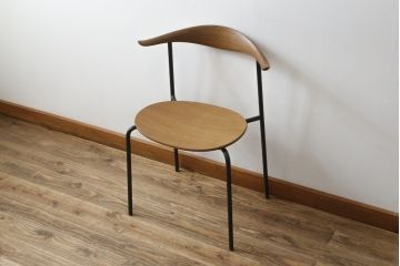 中古　美品　北欧家具　老舗家具メーカー CARL HANSEN & SON(カール・ハンセン&サン)　ハンス J. ウェグナー(HANS J. WEGNER)デザイン　CH88P　洗練されたデザインが目を引くチェア(ダイニングチェア、アームレスチェア、オフィスチェア、板座チェア、イス、椅子)(R-083124)