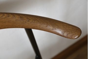 中古　美品　北欧家具　老舗家具メーカー CARL HANSEN & SON(カール・ハンセン&サン)　ハンス J. ウェグナー(HANS J. WEGNER)デザイン　CH88P　洗練されたデザインが目を引くチェア(ダイニングチェア、アームレスチェア、オフィスチェア、板座チェア、イス、椅子)(R-083124)