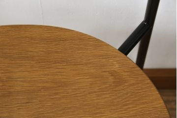 中古　美品　北欧家具　老舗家具メーカー CARL HANSEN & SON(カール・ハンセン&サン)　ハンス J. ウェグナー(HANS J. WEGNER)デザイン　CH88P　洗練されたデザインが目を引くチェア(ダイニングチェア、アームレスチェア、オフィスチェア、板座チェア、イス、椅子)(R-083124)