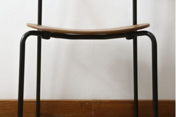 中古　美品　北欧家具　老舗家具メーカー CARL HANSEN & SON(カール・ハンセン&サン)　ハンス J. ウェグナー(HANS J. WEGNER)デザイン　CH88P　洗練されたデザインが目を引くチェア(ダイニングチェア、アームレスチェア、オフィスチェア、板座チェア、イス、椅子)(R-083124)