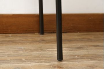 中古　美品　北欧家具　老舗家具メーカー CARL HANSEN & SON(カール・ハンセン&サン)　ハンス J. ウェグナー(HANS J. WEGNER)デザイン　CH88P　洗練されたデザインが目を引くチェア(ダイニングチェア、アームレスチェア、オフィスチェア、板座チェア、イス、椅子)(R-083124)