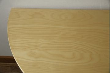中古　超美品　フィンランド　Artek(アルテック)　Alvar Aalto(アルヴァ・アアルト)デザイン　95テーブル　ナチュラルラッカー　木のぬくもりと優しいフォルムが素敵なセミサークルテーブル(ラウンドテーブル、ダイニングテーブル、食卓、半円、半月型、北欧)(定価約22万円)(R-083125)