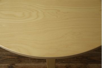 中古　超美品　フィンランド　Artek(アルテック)　Alvar Aalto(アルヴァ・アアルト)デザイン　95テーブル　ナチュラルラッカー　木のぬくもりと優しいフォルムが素敵なセミサークルテーブル(ラウンドテーブル、ダイニングテーブル、食卓、半円、半月型、北欧)(定価約22万円)(R-083125)