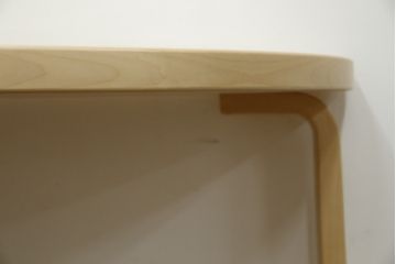 中古　超美品　フィンランド　Artek(アルテック)　Alvar Aalto(アルヴァ・アアルト)デザイン　95テーブル　ナチュラルラッカー　木のぬくもりと優しいフォルムが素敵なセミサークルテーブル(ラウンドテーブル、ダイニングテーブル、食卓、半円、半月型、北欧)(定価約22万円)(R-083125)