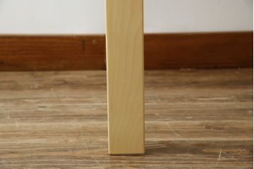 中古　超美品　フィンランド　Artek(アルテック)　Alvar Aalto(アルヴァ・アアルト)デザイン　95テーブル　ナチュラルラッカー　木のぬくもりと優しいフォルムが素敵なセミサークルテーブル(ラウンドテーブル、ダイニングテーブル、食卓、半円、半月型、北欧)(定価約22万円)(R-083125)
