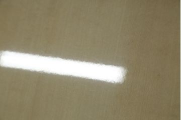 中古　美品　IDC大塚家具　デコレ　府中家具　シンプルかつモダンなデザインの引き出し付きナイトテーブル(サイドテーブル、飾り台、電話台、エンドテーブル、サイドチェスト)(R-083126)