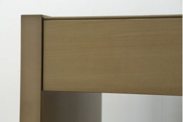 中古　美品　IDC大塚家具　デコレ　府中家具　シンプルかつモダンなデザインの引き出し付きナイトテーブル(サイドテーブル、飾り台、電話台、エンドテーブル、サイドチェスト)(R-083126)