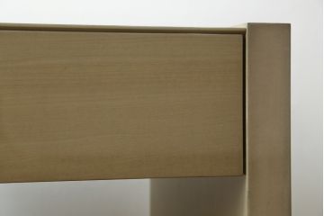 中古　美品　IDC大塚家具　デコレ　府中家具　シンプルかつモダンなデザインの引き出し付きナイトテーブル(サイドテーブル、飾り台、電話台、エンドテーブル、サイドチェスト)(R-083126)