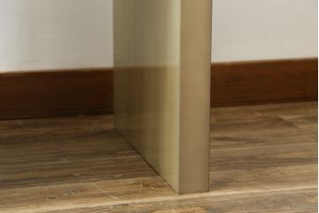 中古　美品　IDC大塚家具　デコレ　府中家具　シンプルかつモダンなデザインの引き出し付きナイトテーブル(サイドテーブル、飾り台、電話台、エンドテーブル、サイドチェスト)(R-083126)