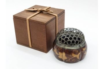 時代物　大名道具　金蒔絵　梨地　阿古陀　香炉(花唐草、籠目火屋、木製、漆器、漆芸、仏具、茶道具、木箱付き)(R-083127)