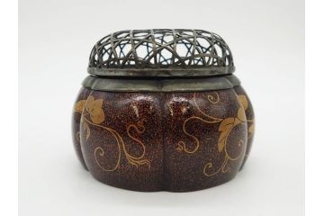 時代物　大名道具　金蒔絵　梨地　阿古陀　香炉(花唐草、籠目火屋、木製、漆器、漆芸、仏具、茶道具、木箱付き)(R-083127)