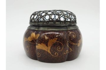 時代物　大名道具　金蒔絵　梨地　阿古陀　香炉(花唐草、籠目火屋、木製、漆器、漆芸、仏具、茶道具、木箱付き)(R-083127)