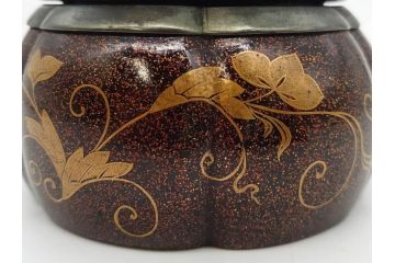 時代物　大名道具　金蒔絵　梨地　阿古陀　香炉(花唐草、籠目火屋、木製、漆器、漆芸、仏具、茶道具、木箱付き)(R-083127)