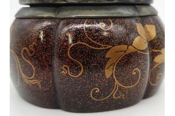 時代物　大名道具　金蒔絵　梨地　阿古陀　香炉(花唐草、籠目火屋、木製、漆器、漆芸、仏具、茶道具、木箱付き)(R-083127)