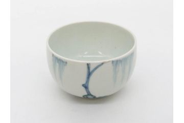 江戸期　古伊万里　染付　柳文が目を引く湯呑み2客セット(湯のみ、ぐい呑み、煎茶、茶器、和食器)(R-083129)