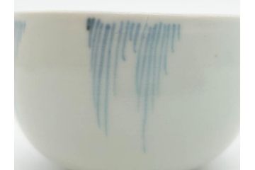 江戸期　古伊万里　染付　柳文が目を引く湯呑み2客セット(湯のみ、ぐい呑み、煎茶、茶器、和食器)(R-083129)