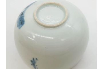 江戸期　古伊万里　染付　柳文が目を引く湯呑み2客セット(湯のみ、ぐい呑み、煎茶、茶器、和食器)(R-083129)